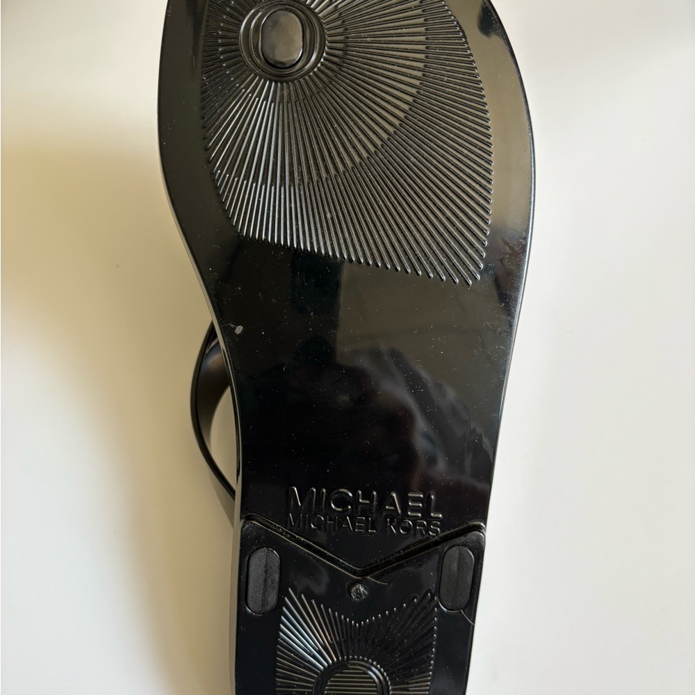 NWT Michael Kors Black Patent Jelly Thong Sandals with Gold MK Emblem-size 6 - Picture 3 of 4